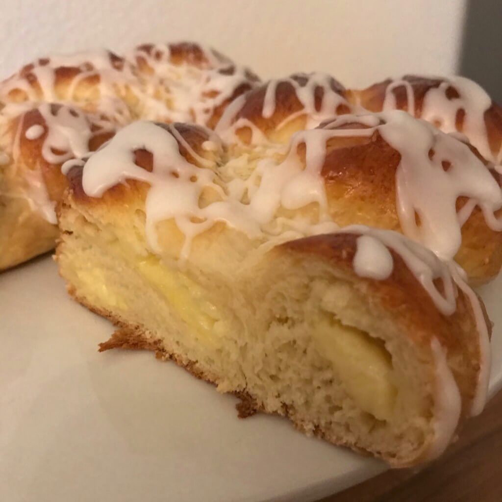 Mrs.Squirrel Backen HefezopfmitVanillefüllung