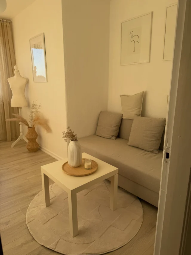Die Wohnung ist geputzt, der Rasen gemäht und das Gästezimmer vorbereitet. Unsere Freunde sind auf dem Weg und wir freuen uns auf einige wunderbare Tage (und ein bisschen auf die Einkäufe aus Deutschland, die es hier nicht gibt… 😊)An die Auswanderer unter Euch: Lasst Ihr Euch auch vom Besuch aus Deutschland Dinge mitbringen, die Ihr in der neuen Heimat vermisst???Ich wünsche Euch noch eine schöne Woche (und, falls Ihr frei habt, ein tolles langes Wochenende!..#interior #interiør #instahome #myhome #cozyhome