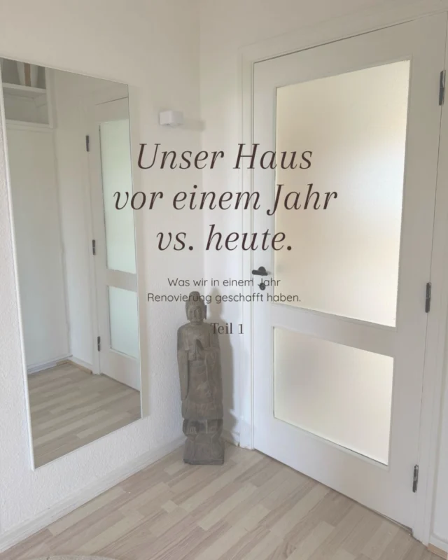 Als wir vor einem Jahr unser Haus in Dänemark übernommen haben, wussten wir schon vorher, dass eine Menge Arbeit vor uns liegt.Wir mussten jeden Raum komplett renovieren, dabei aber unser Budget im Blick behalten. So eine Auswanderung an sich ist nicht günstig und wir hatten einen festen finanziellen Rahmen für die Renovierungsarbeiten eingeplant, den wir auch einhalten wollten/mussten. Somit haben wir alles bis auf ein paar Sanitär- und Elektroarbeiten selbst gemacht.Teilweise waren die Decken mit alten Paneelen verkleidet, die aber so schlecht befestigt waren, dass sie wie eine Wellenlandschaft aussahen und man ständig das Gefühl hatte, sie würden bald herunter fallen. Wir haben sie alle entfernt und die Decken darunter neu verspachtelt, geschliffen und gestrichen. Das waren die aufwändigsten Arbeiten.Mit literweise Farbe, viel Schweiß und Muskelkraft, meistens großer Motivation und manches Mal viel Geduld haben wir aus dem Bungalow von 1956 unser Zuhause geschaffen.Hier seht Ihr den ersten Teil mit Eingangsbereich, Flur, Esszimmer und Wohnzimmer. Die restlichen Räume zeige ich Euch in den nächsten Tagen.Wenn ich heute durch unser Haus gehe, vergesse ich oftmals, wie es am Anfang aussah und was wir in einem Jahr alles geschafft haben…..#instahome #interior #interieur #interiør #myhome